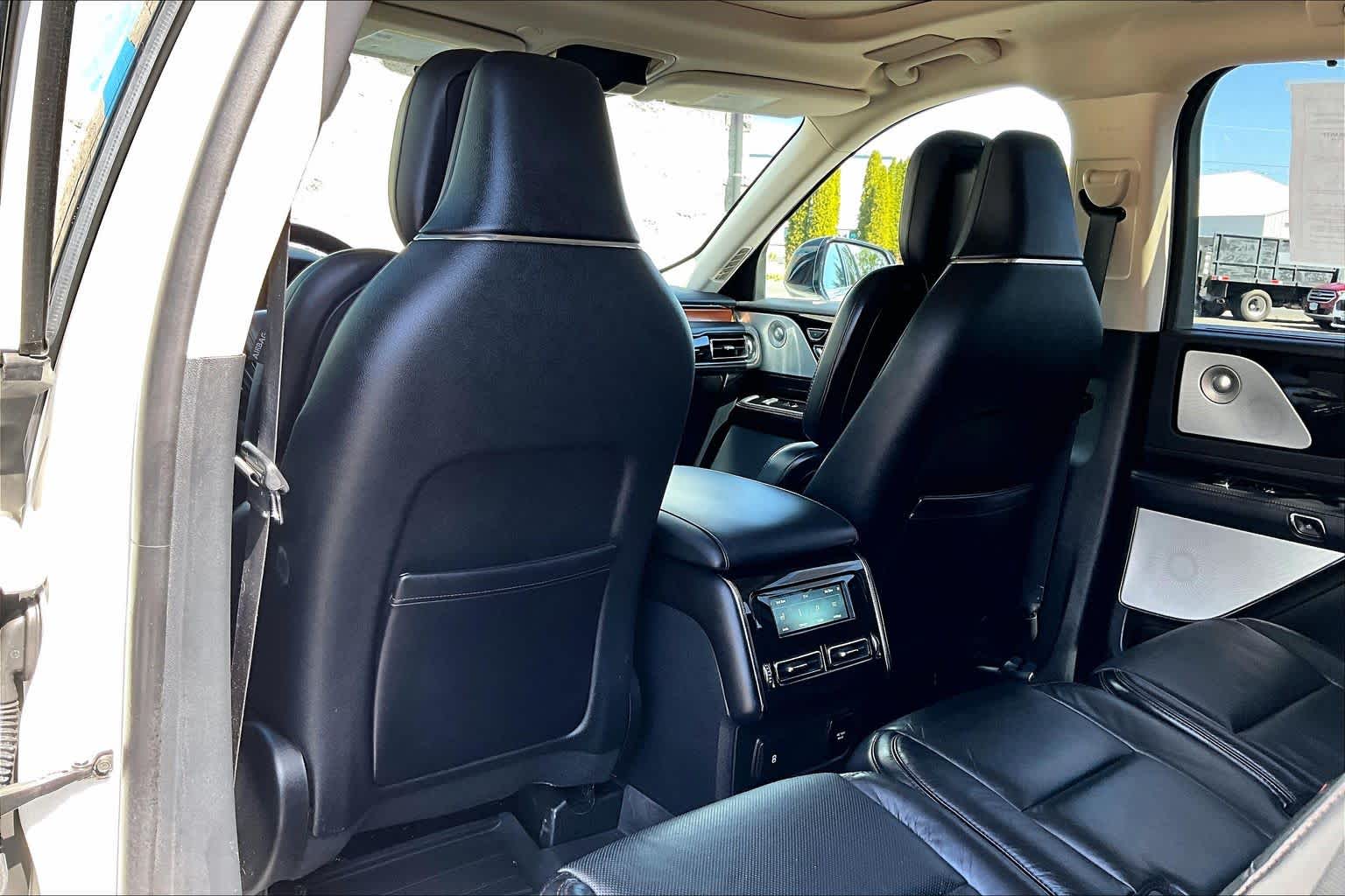 Thumbnail: 2020 Lincoln Aviator - 12