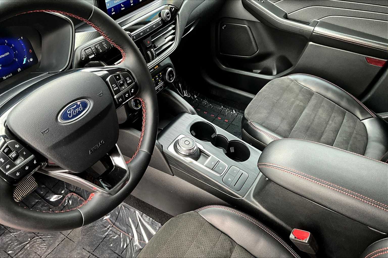 Thumbnail: 2022 Ford Escape - 16