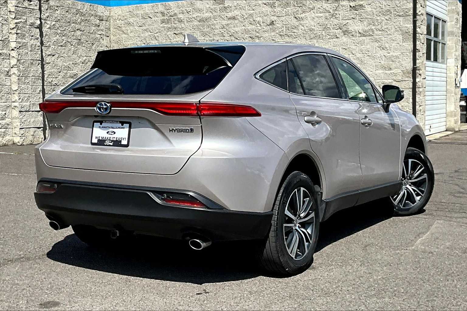 2022 Toyota Venza LE 22