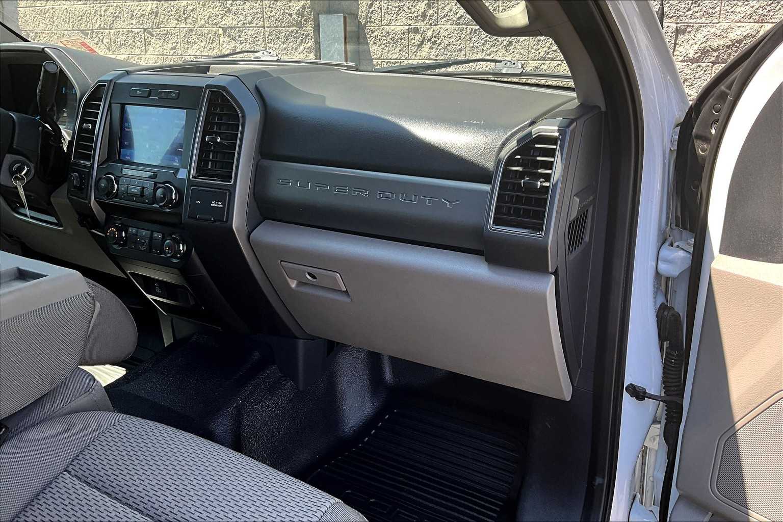 2022 Ford F-350 XLT 23