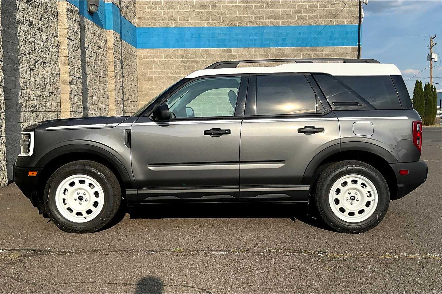 Thumbnail: 2025 Ford Bronco Sport - 3