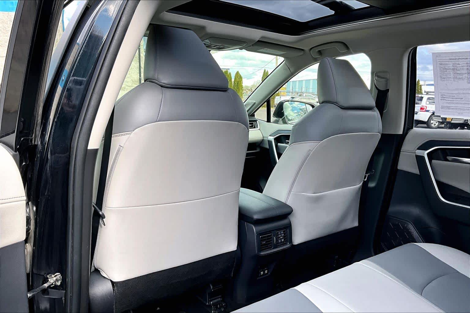 Thumbnail: 2019 Toyota RAV4 - 12