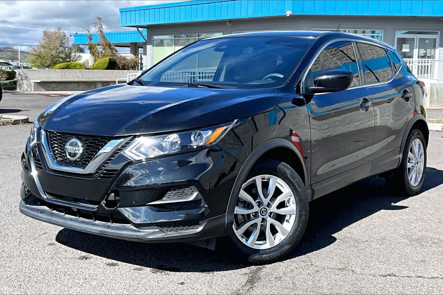 Thumbnail: 2021 Nissan Rogue Sport - 1