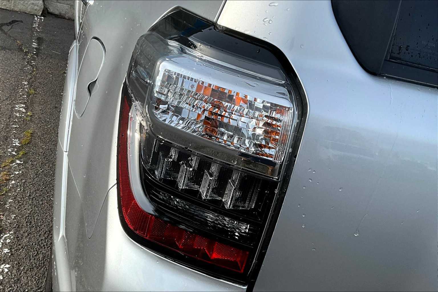 Thumbnail: 2022 Toyota 4Runner - 32