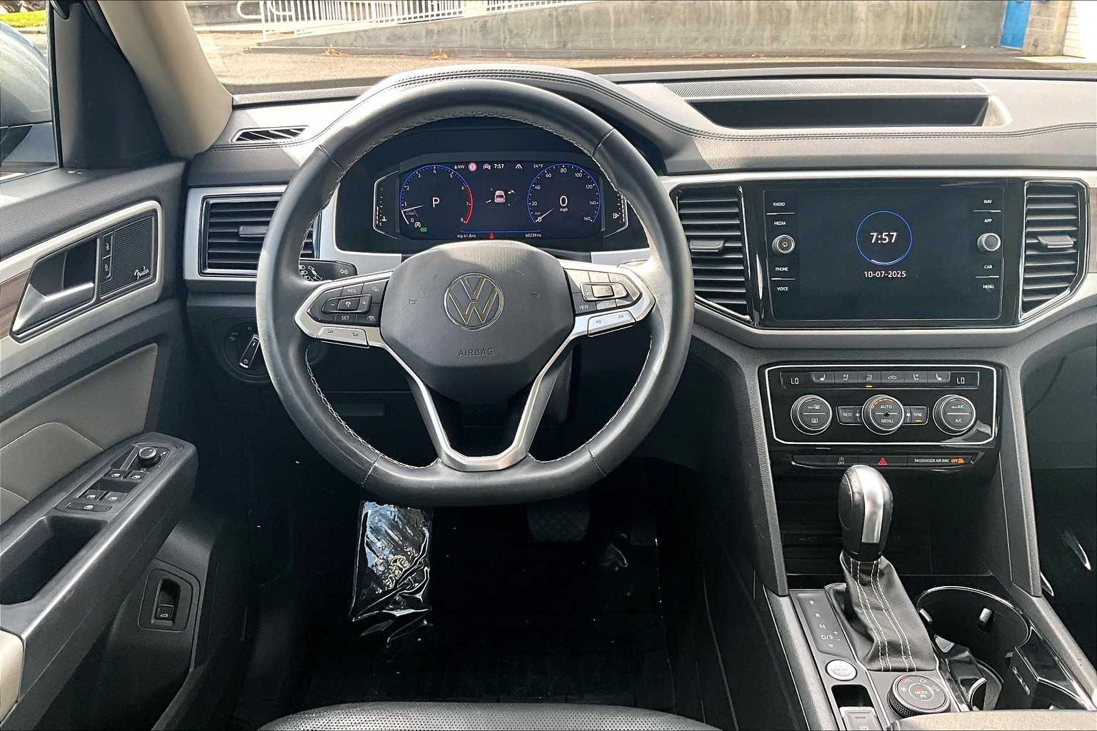 Thumbnail: 2021 Volkswagen Atlas - 14