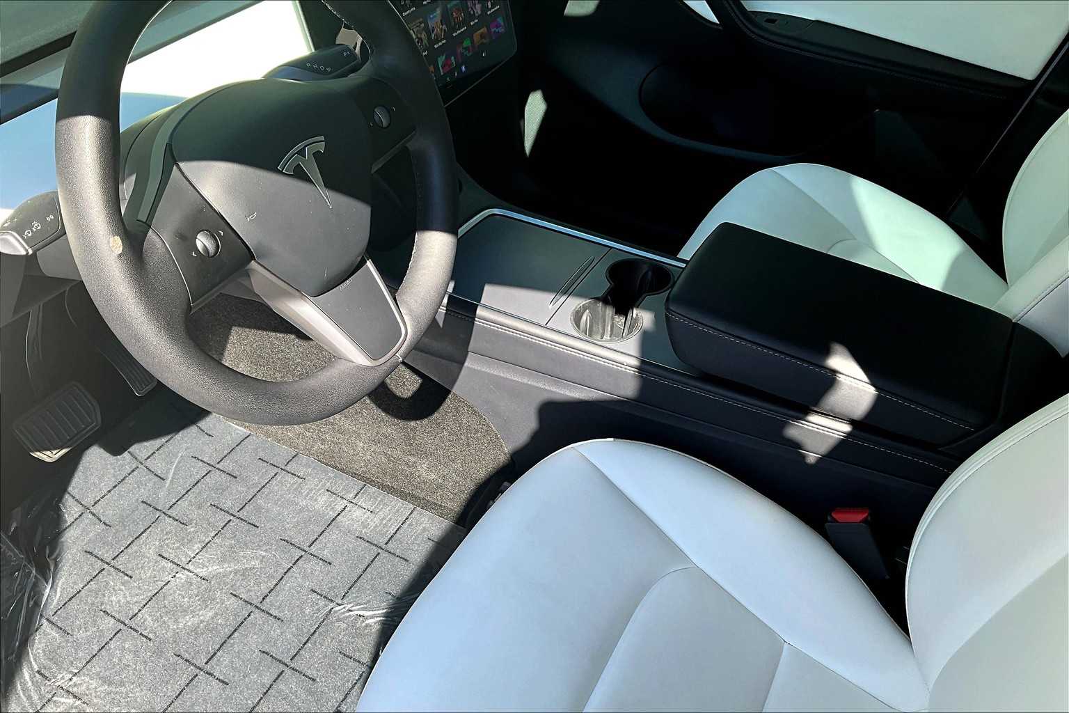 Thumbnail: 2021 Tesla Model Y - 16