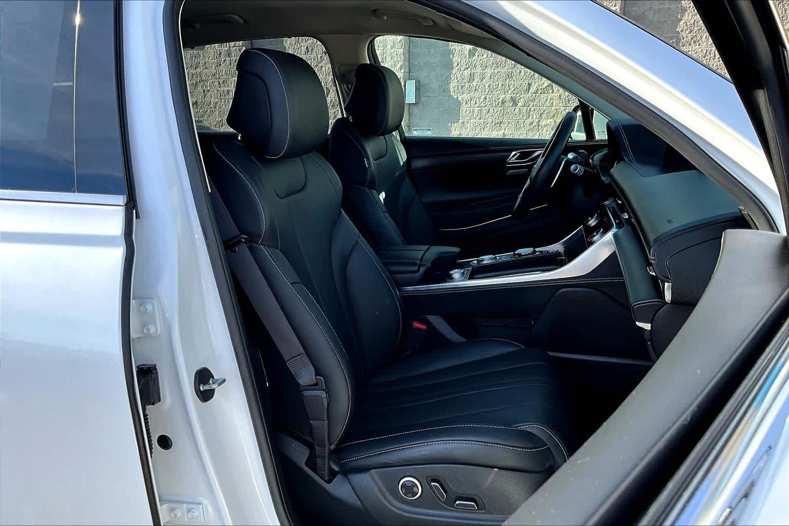 Thumbnail: 2024 Genesis GV80 - 13