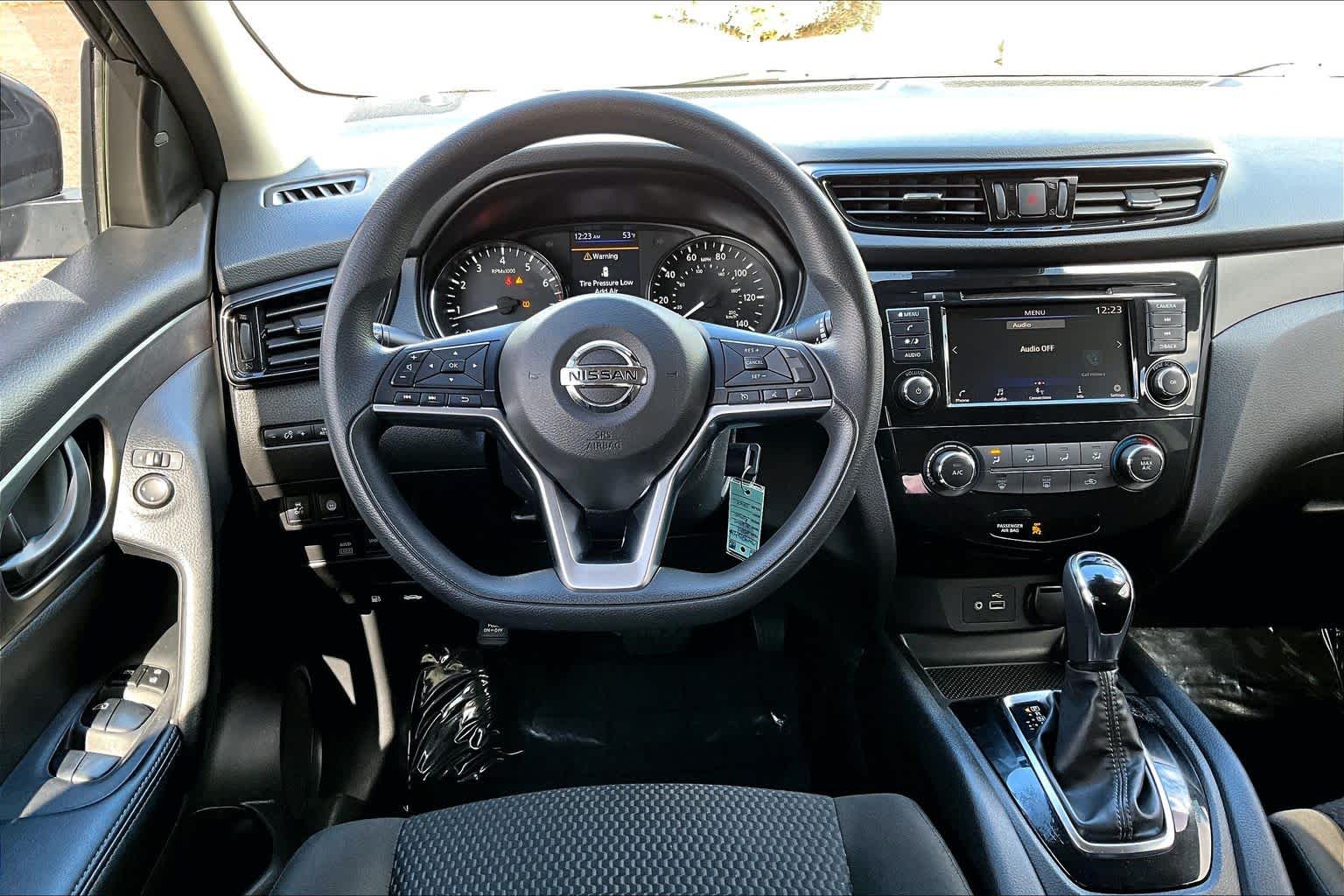 Thumbnail: 2021 Nissan Rogue Sport - 14