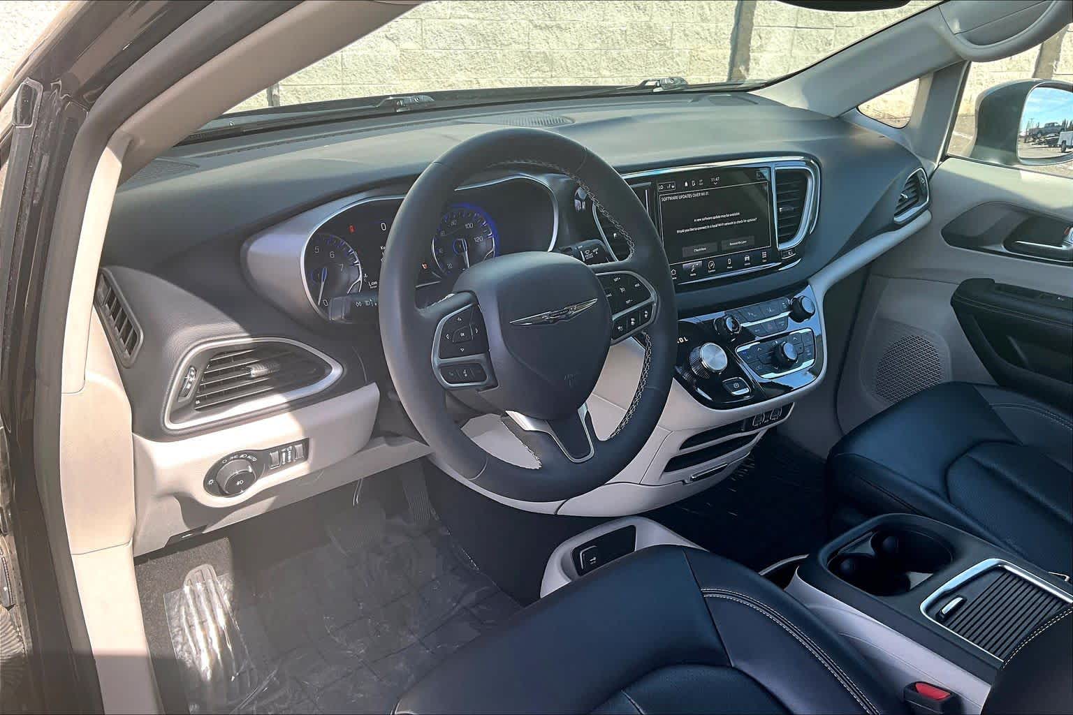 Thumbnail: 2023 Chrysler Pacifica - 2