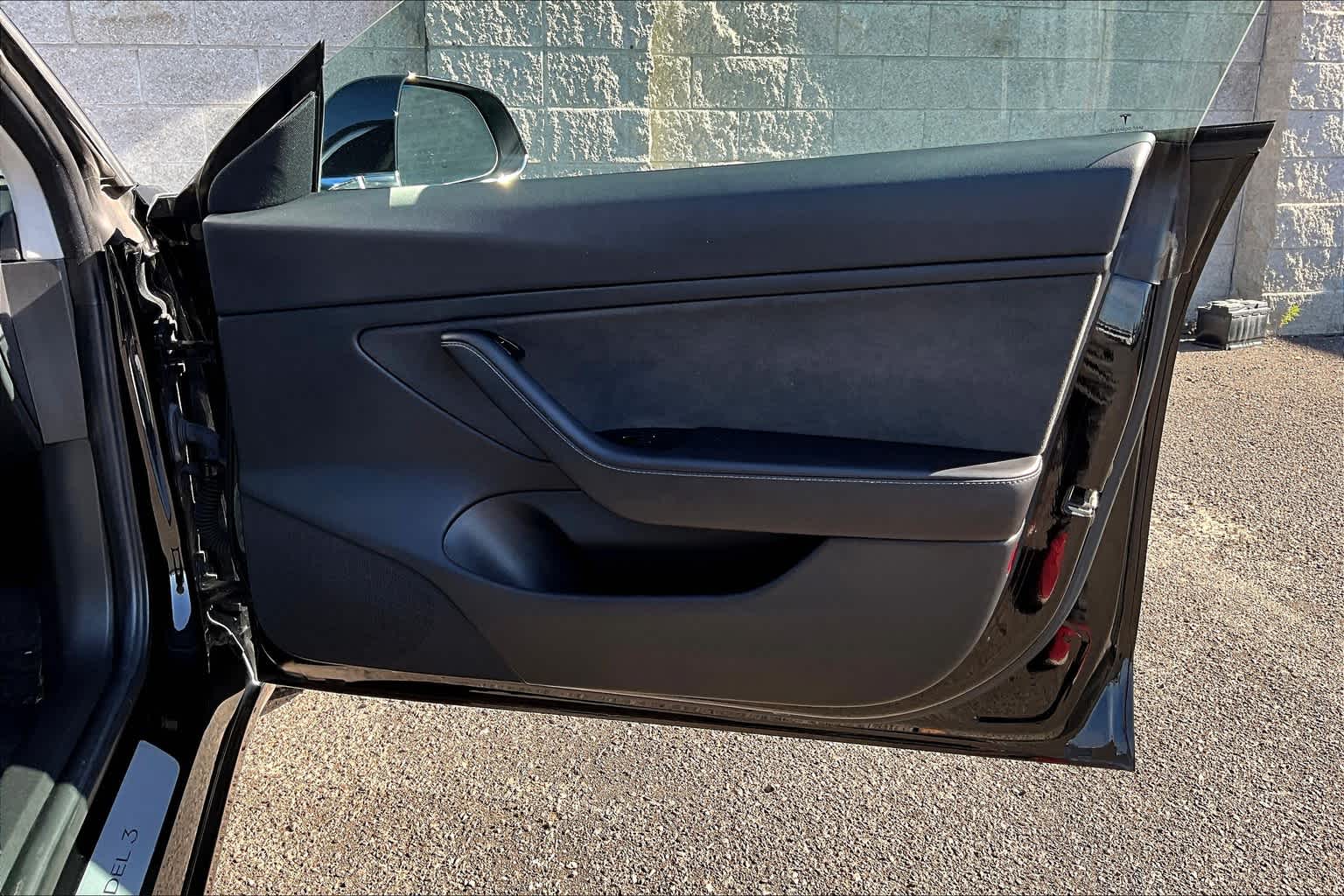 Thumbnail: 2018 Tesla Model 3 - 27