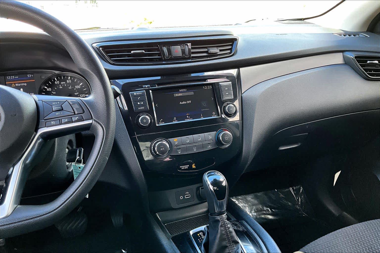 Thumbnail: 2021 Nissan Rogue Sport - 15