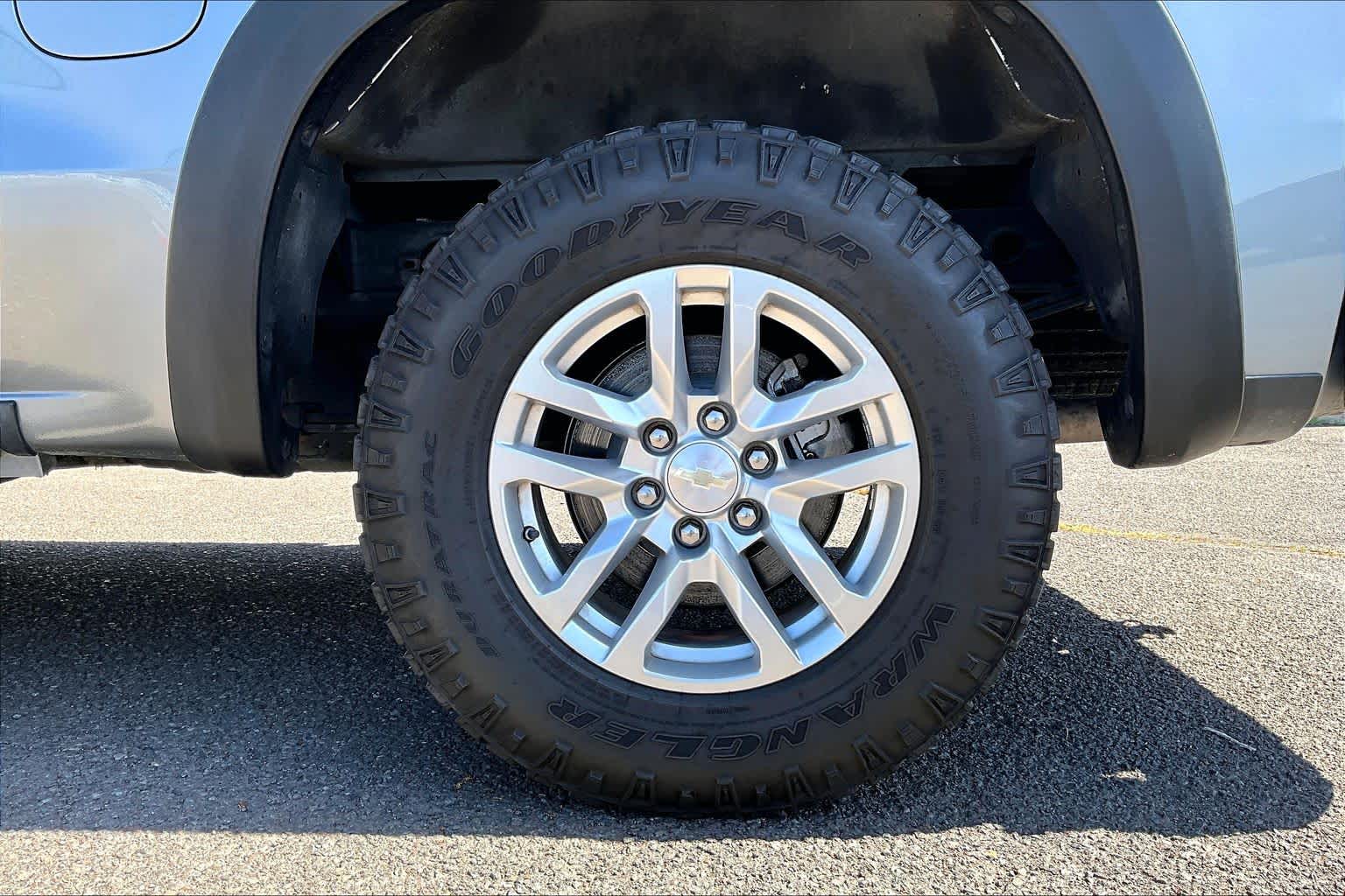 Thumbnail: 2019 Chevrolet Silverado 1500 - 35
