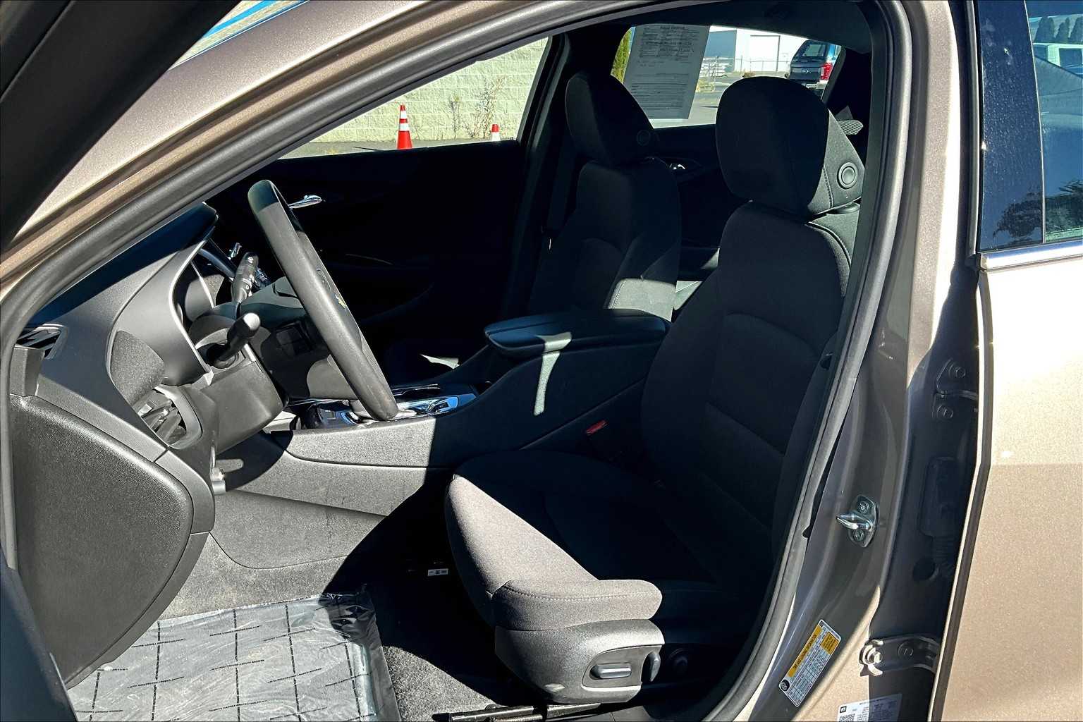 Thumbnail: 2023 Chevrolet Malibu - 11