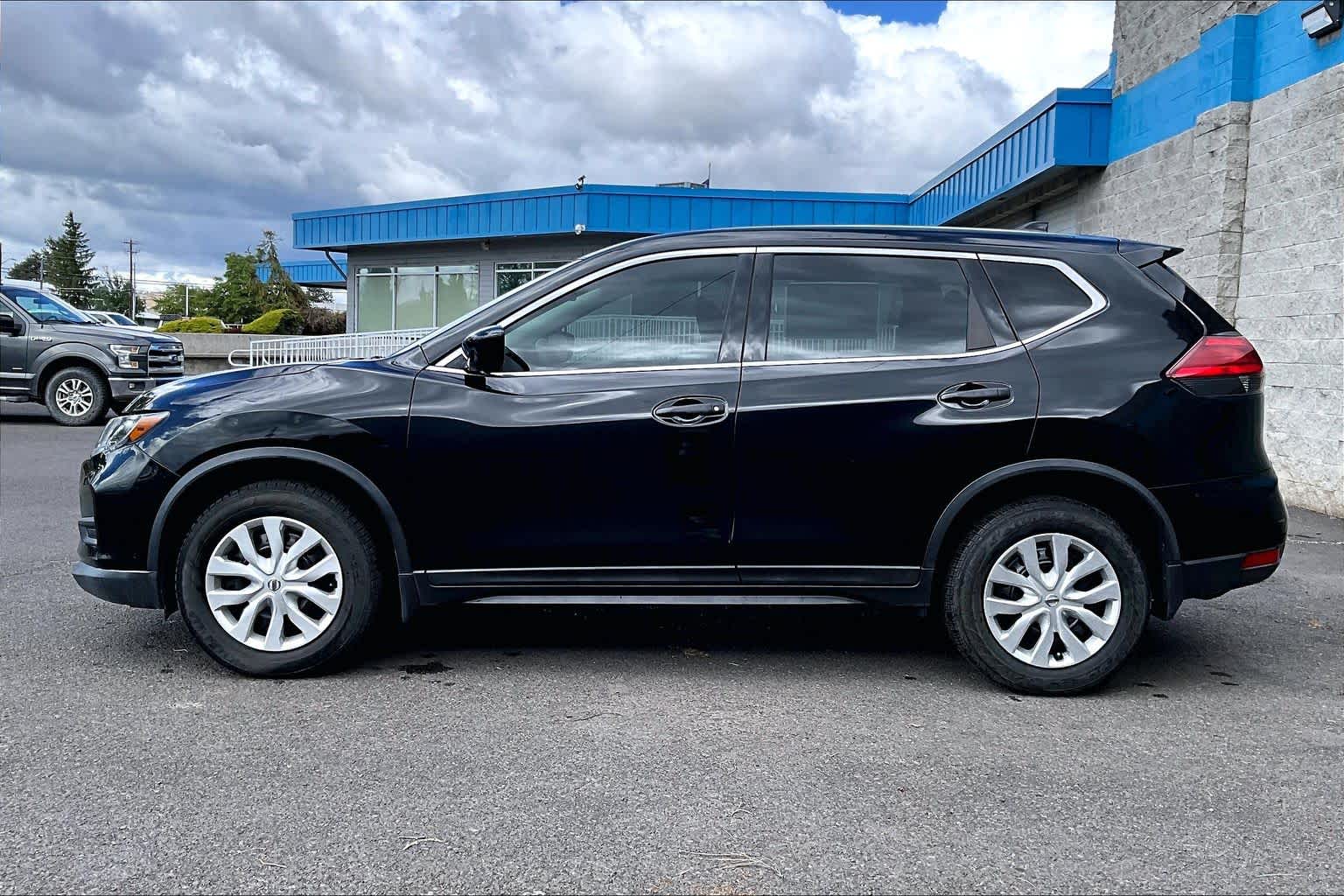 Thumbnail: 2017 Nissan Rogue - 3