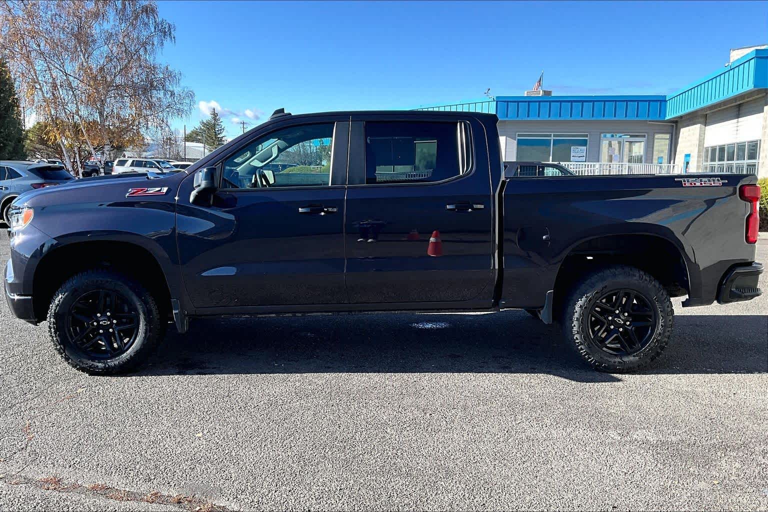 Thumbnail: 2022 Chevrolet Silverado 1500 - 3