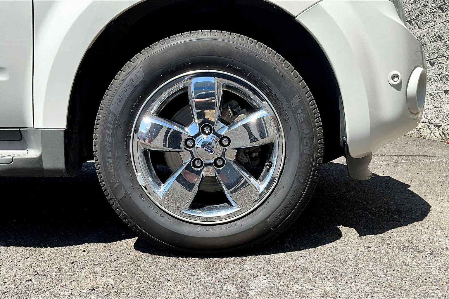 Thumbnail: 2010 Ford Escape - 34