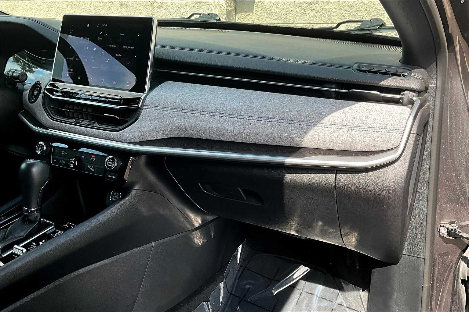 Thumbnail: 2024 Jeep Compass - 23