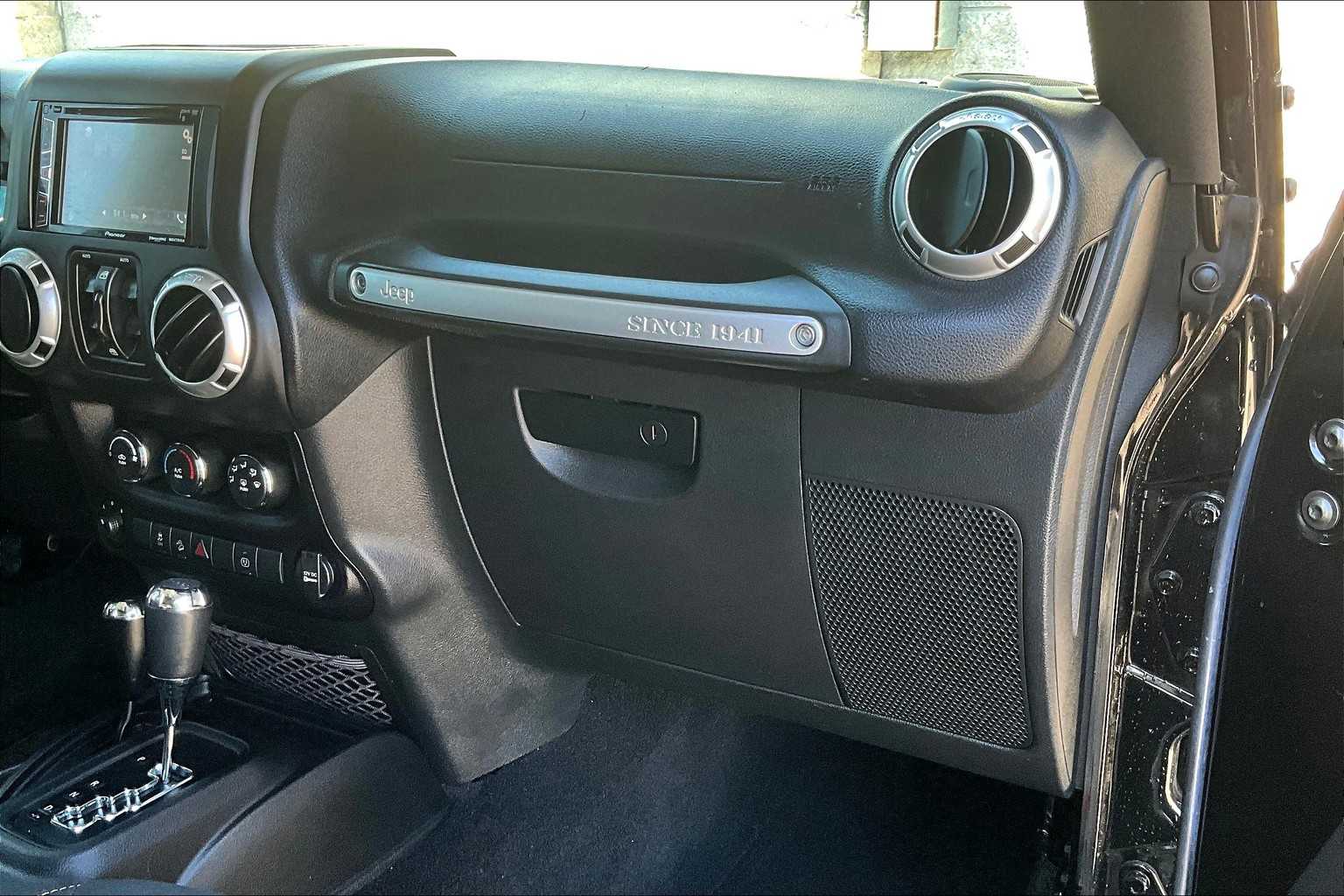2016 Jeep Wrangler Unlimited Sahara 23