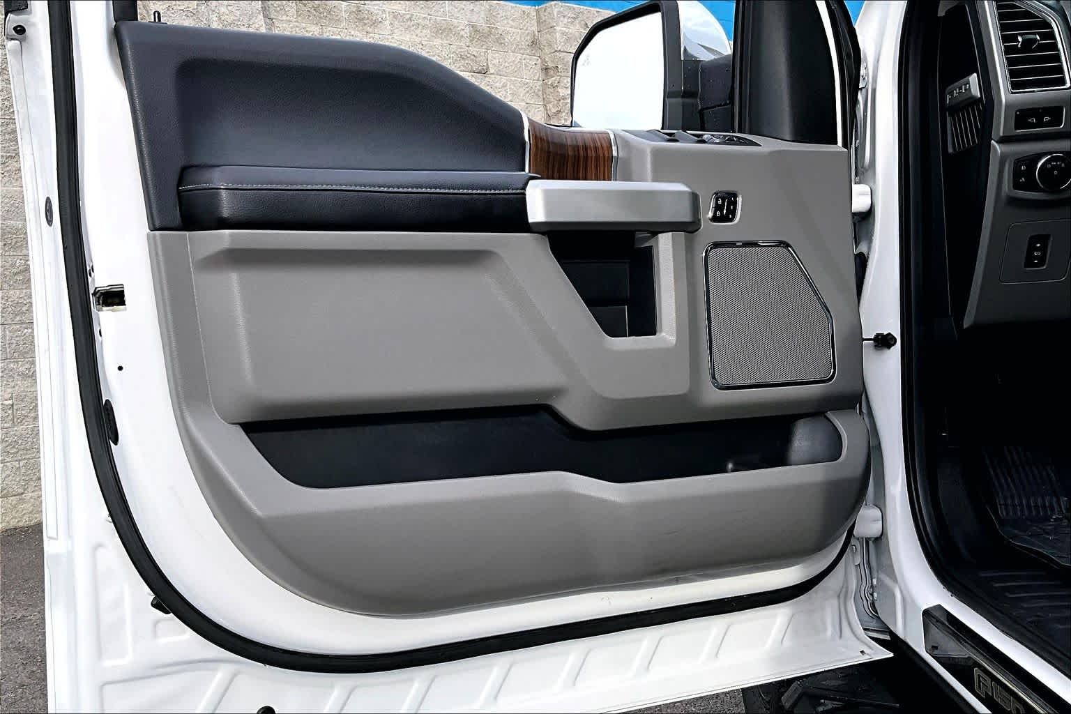 Thumbnail: 2016 Ford F-150 - 27