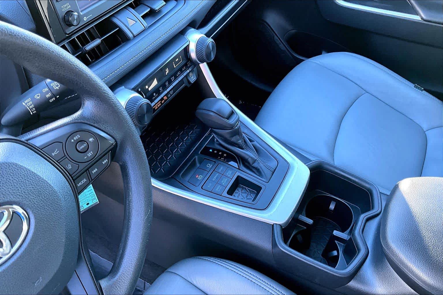 Thumbnail: 2022 Toyota RAV4 - 16