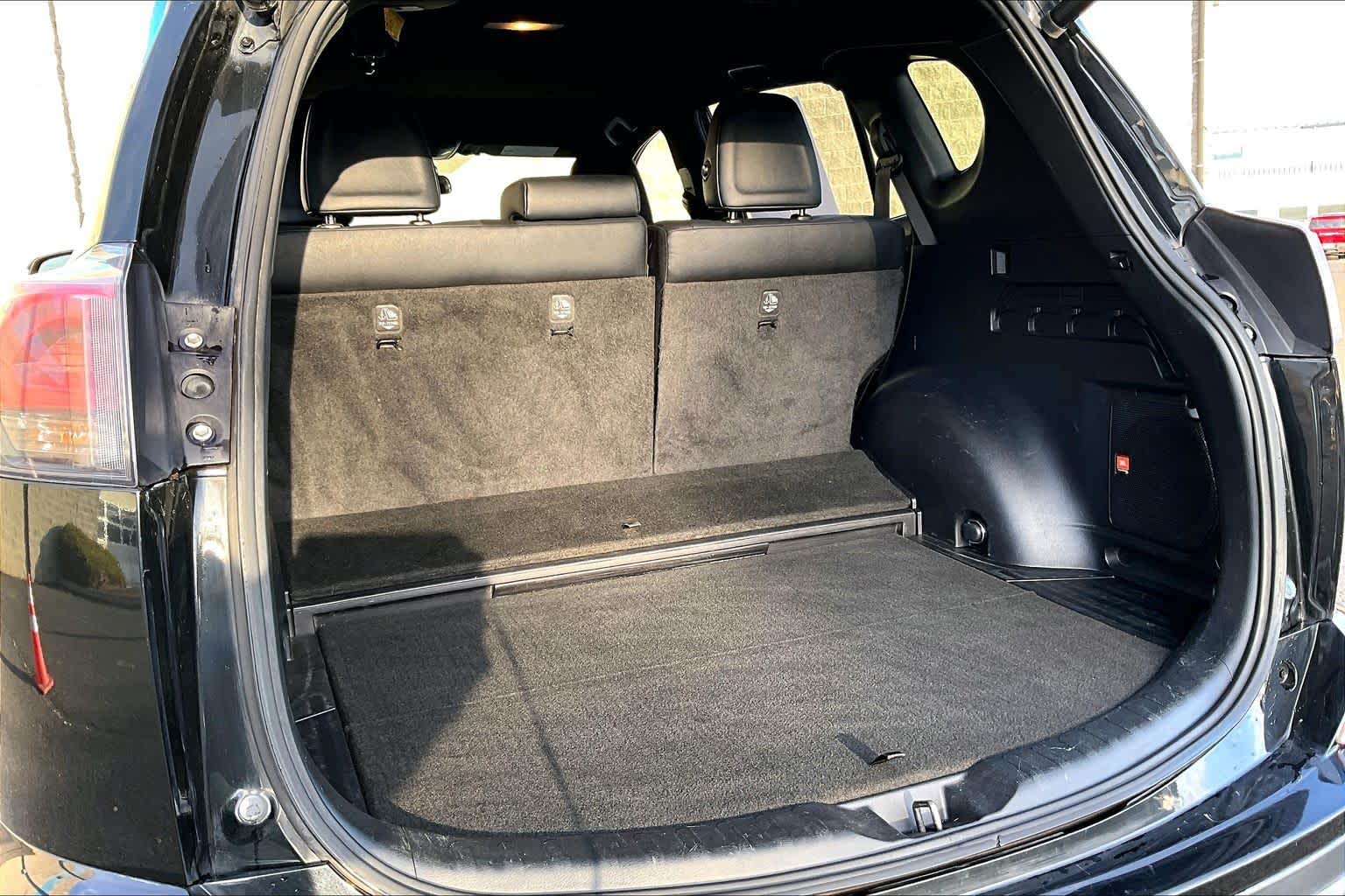 Thumbnail: 2017 Toyota RAV4 - 18