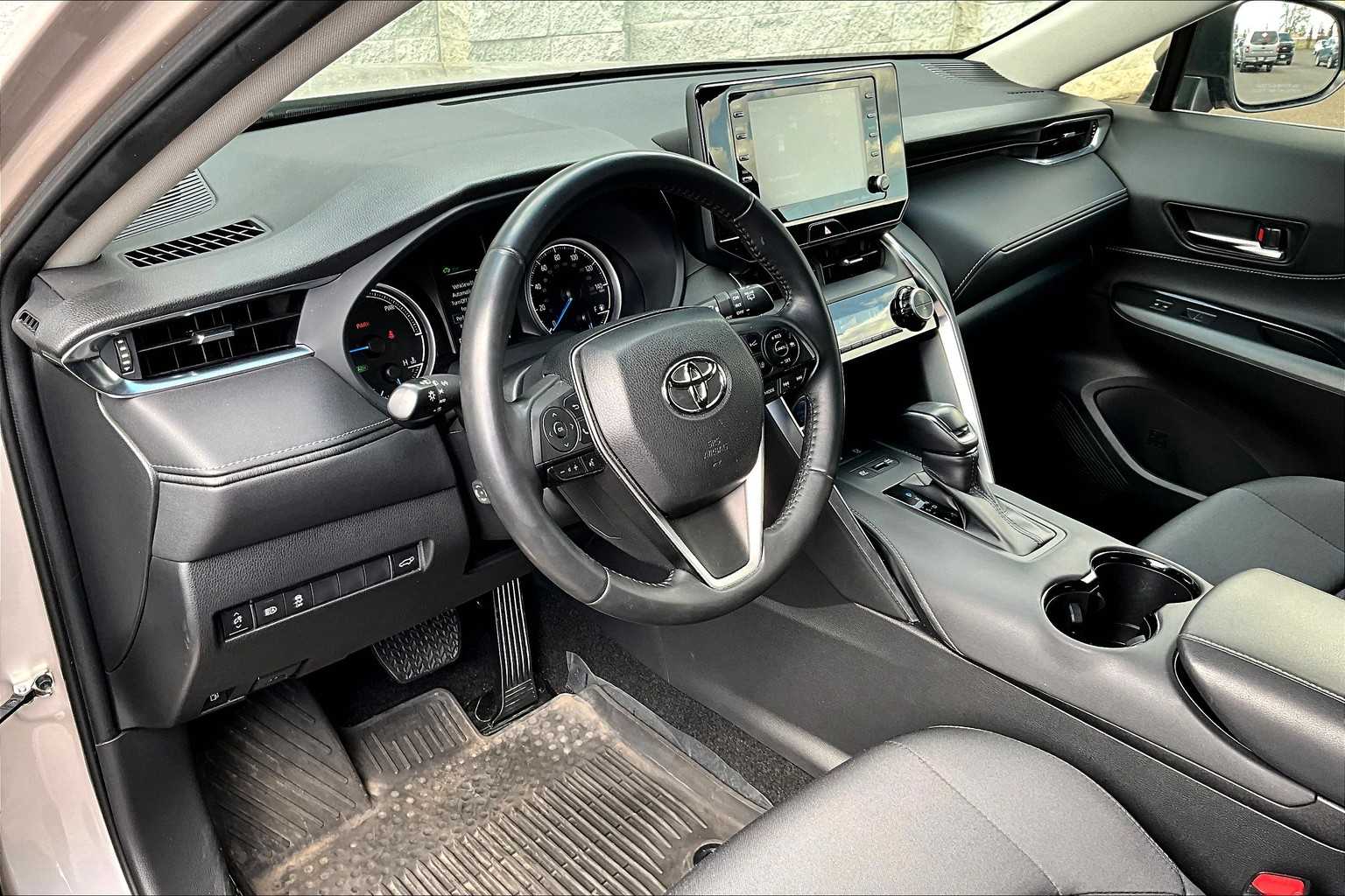 2022 Toyota Venza LE 2