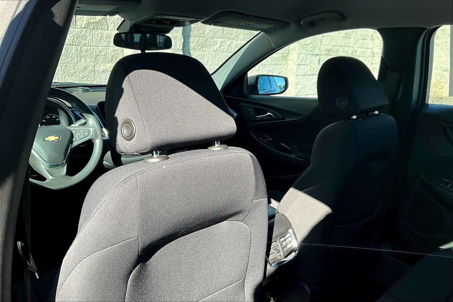 Thumbnail: 2023 Chevrolet Malibu - 12