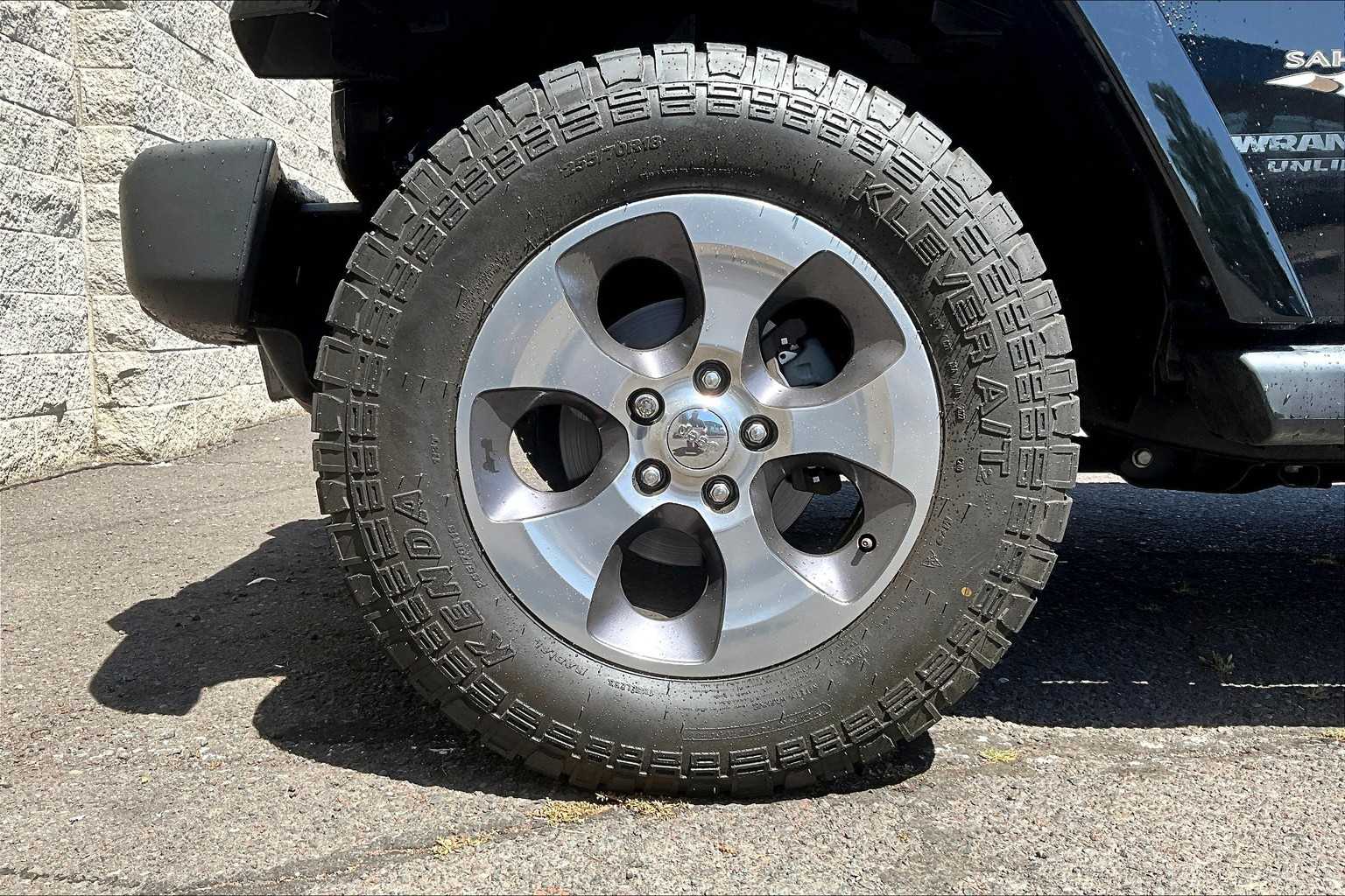 2016 Jeep Wrangler Unlimited Sahara 8