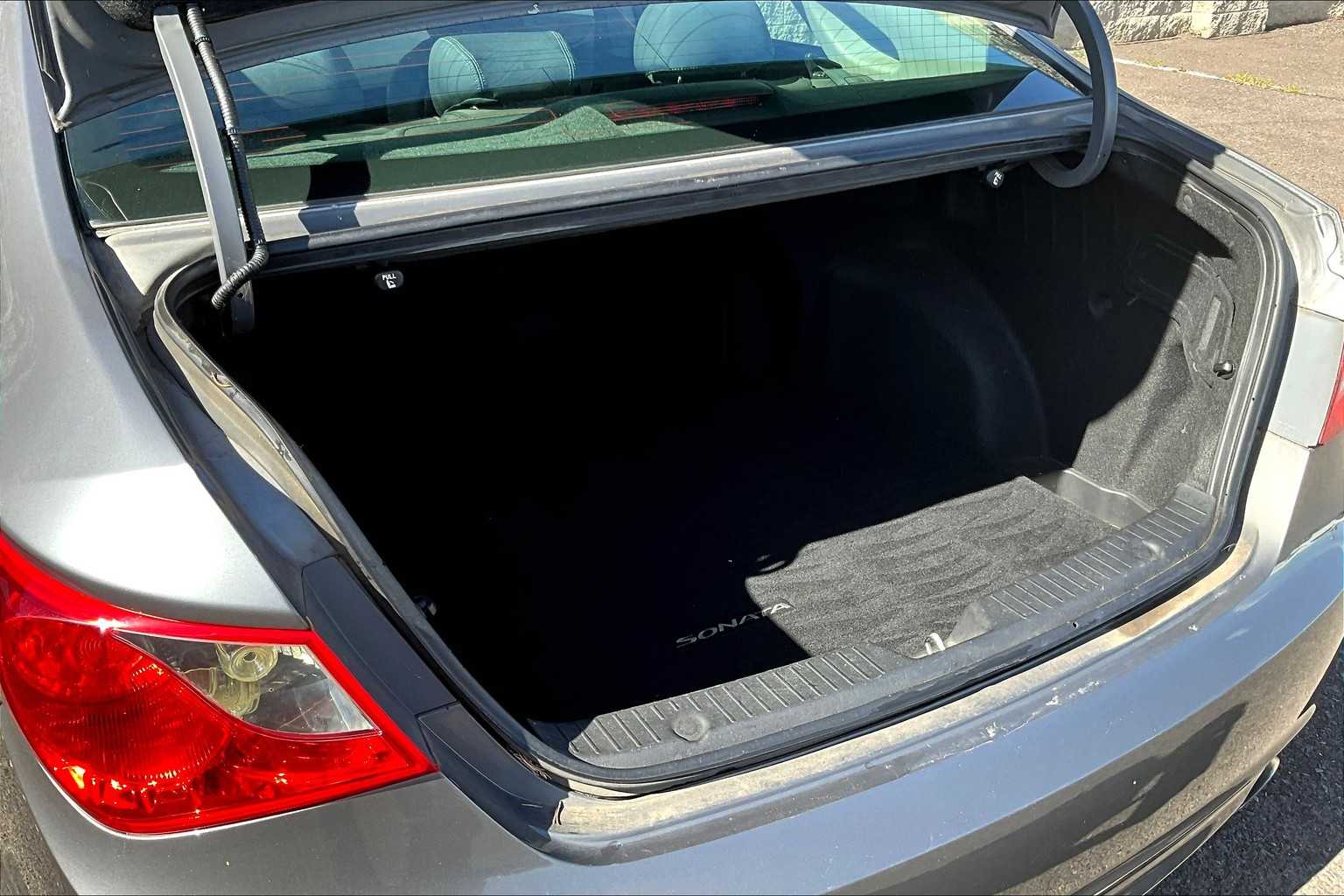 Thumbnail: 2011 Hyundai Sonata - 18