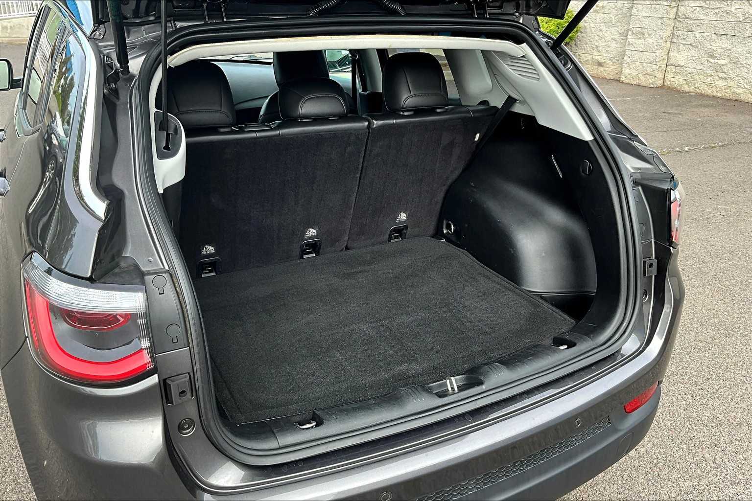 Thumbnail: 2018 Jeep Compass - 18