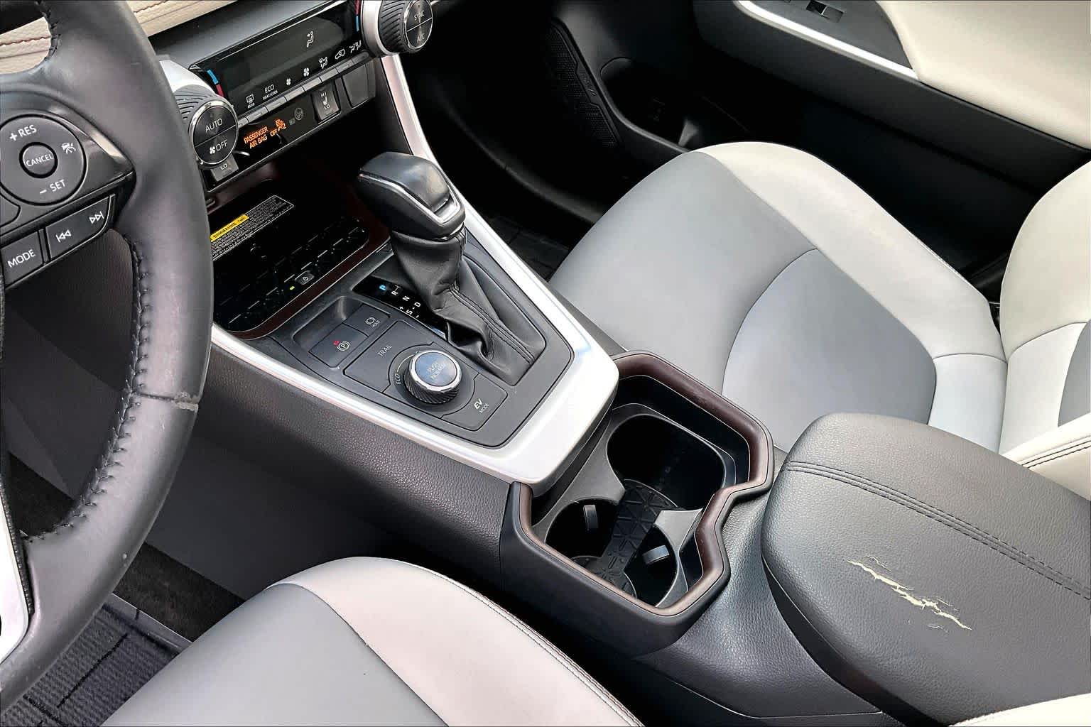 Thumbnail: 2019 Toyota RAV4 - 16