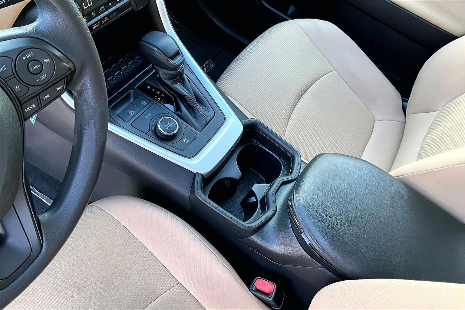 Thumbnail: 2021 Toyota RAV4 - 16