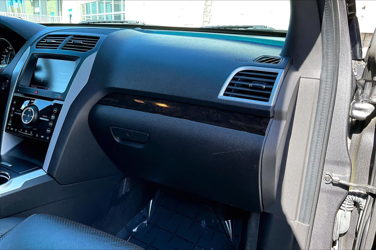 Thumbnail: 2013 Ford Explorer - 23