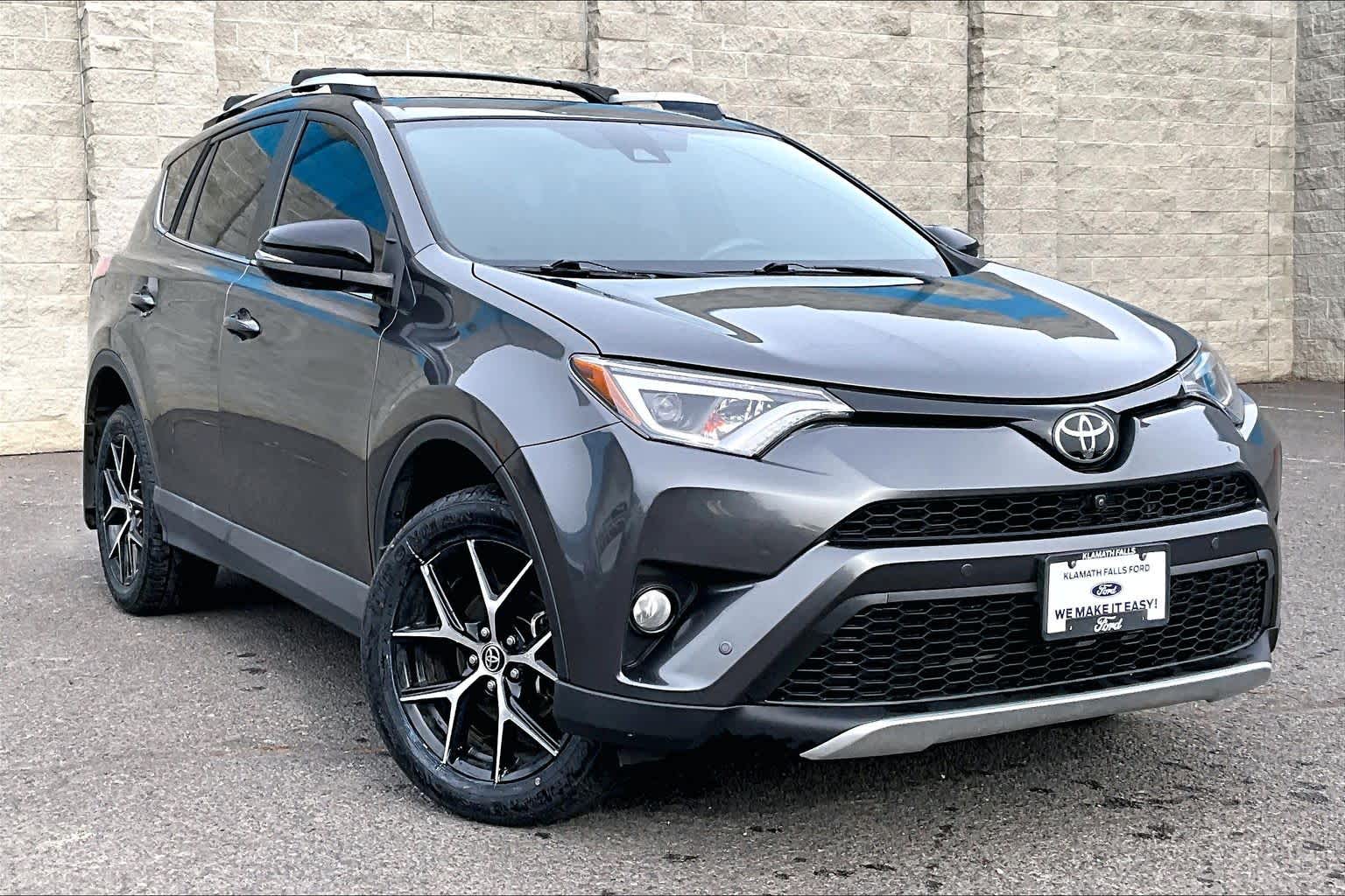 Thumbnail: 2016 Toyota RAV4 - 21