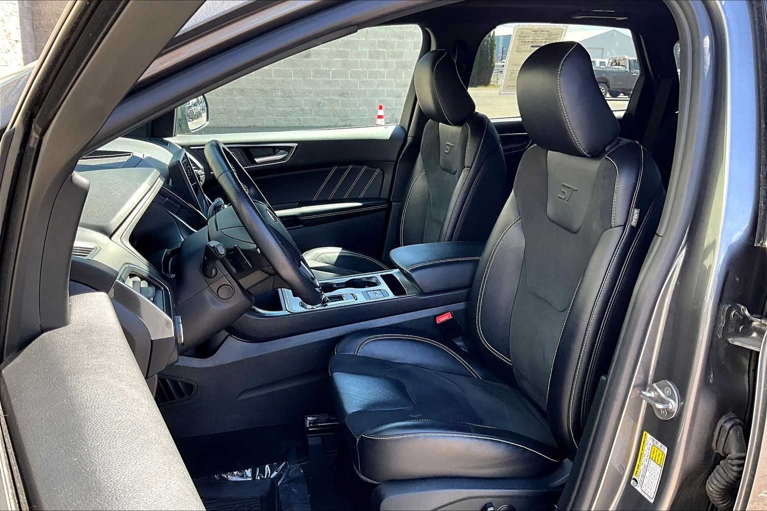 2022 Ford Edge ST 11