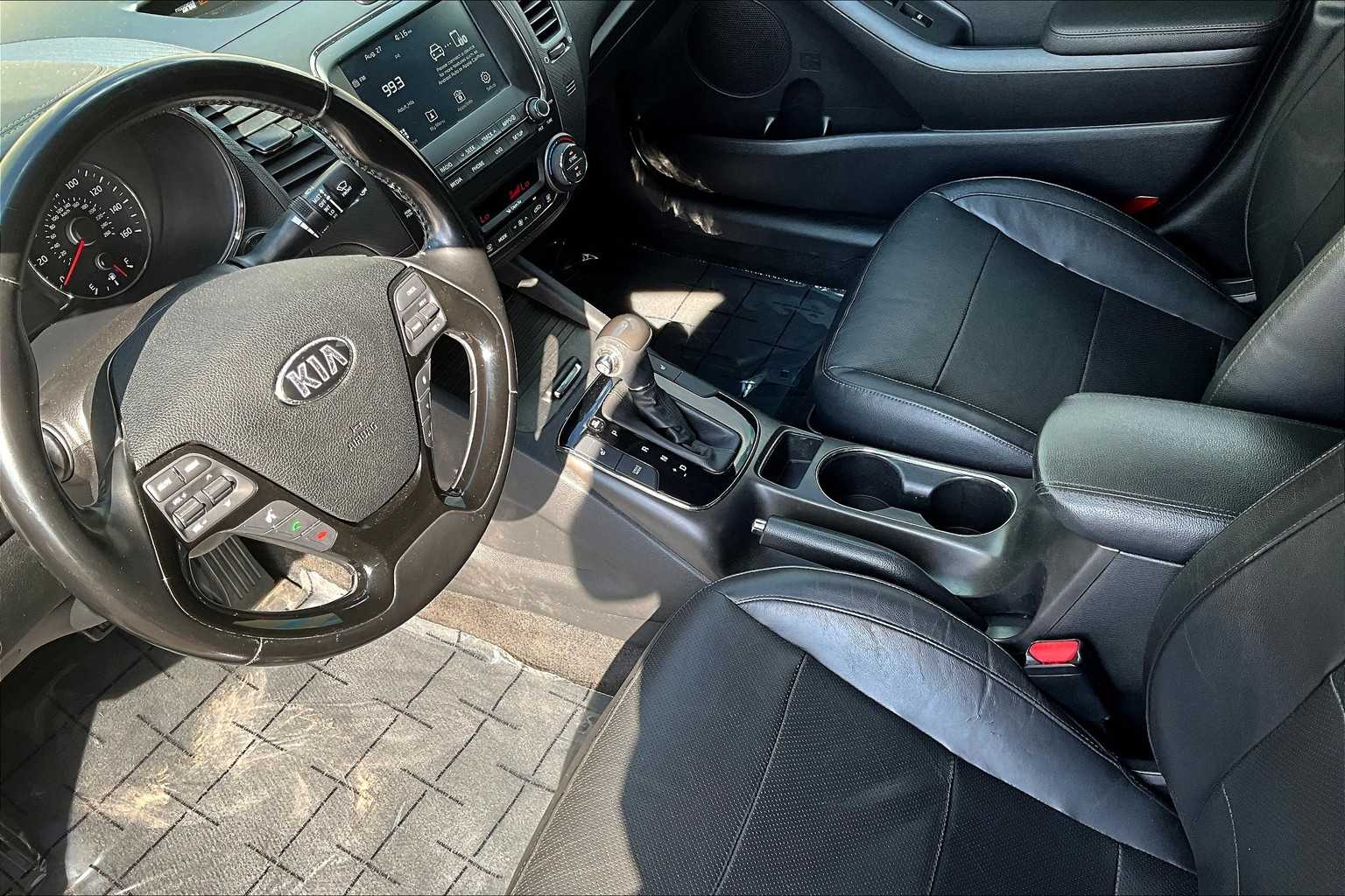 Thumbnail: 2018 Kia Forte - 16