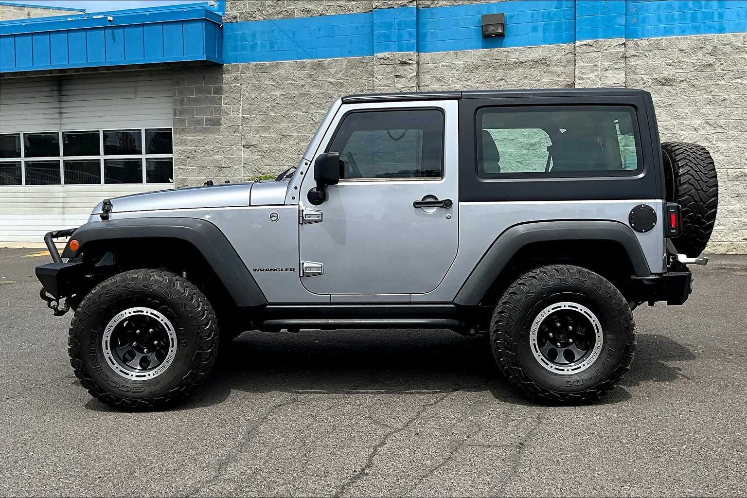 Thumbnail: 2013 Jeep Wrangler - 3