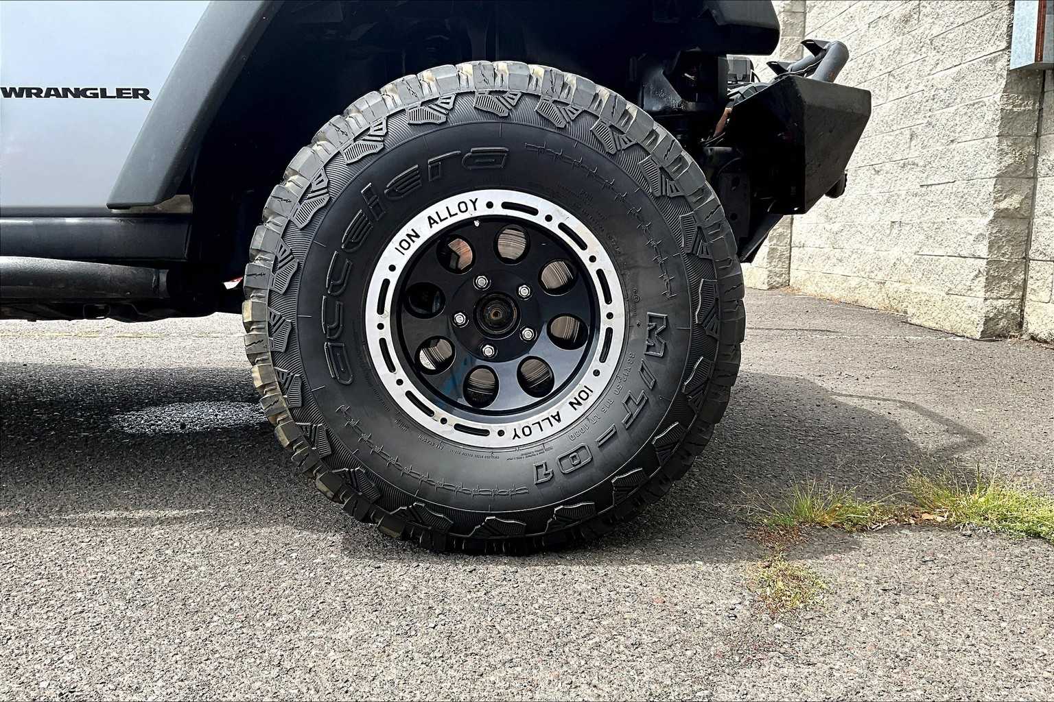 Thumbnail: 2013 Jeep Wrangler - 31