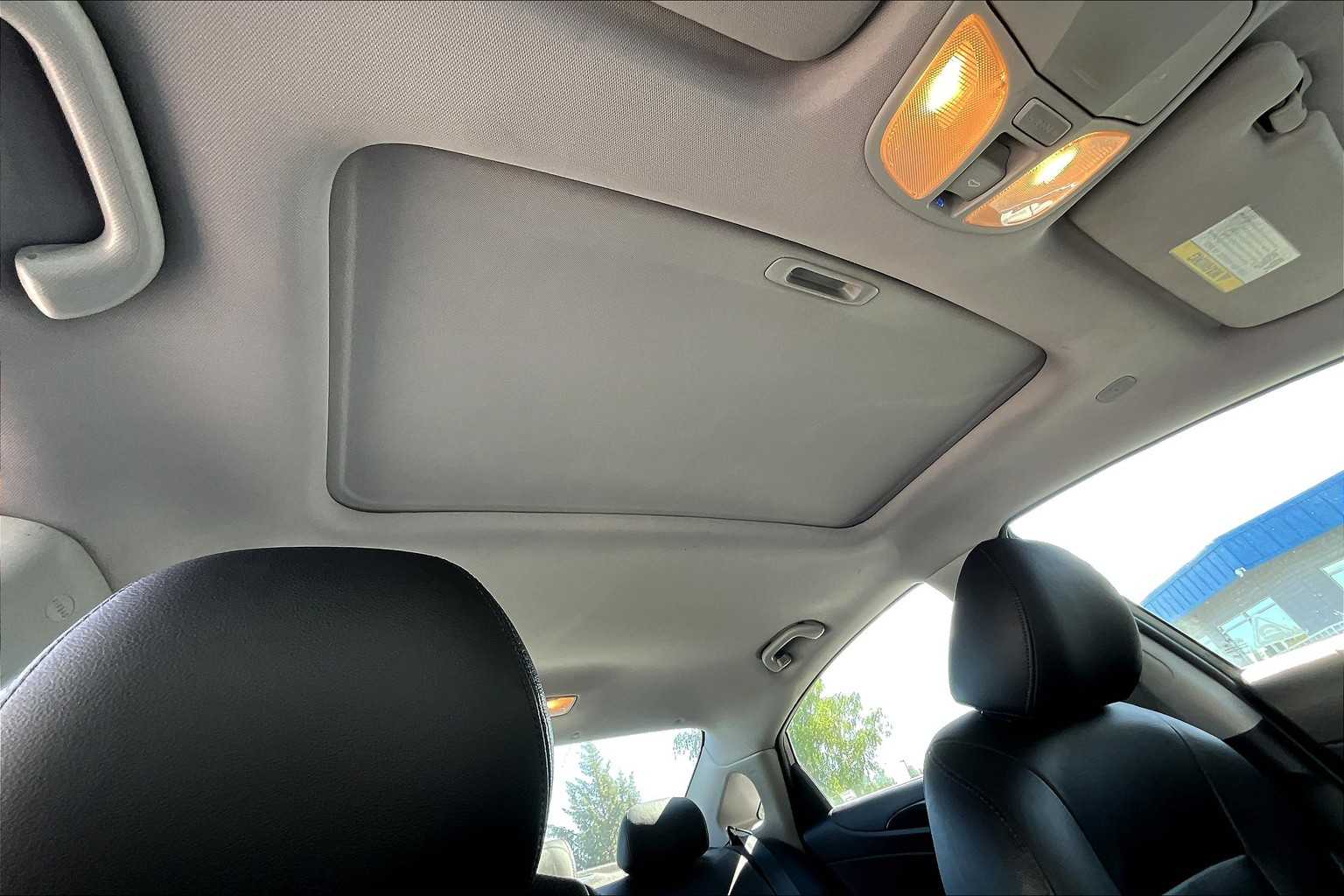 Thumbnail: 2011 Hyundai Sonata - 30