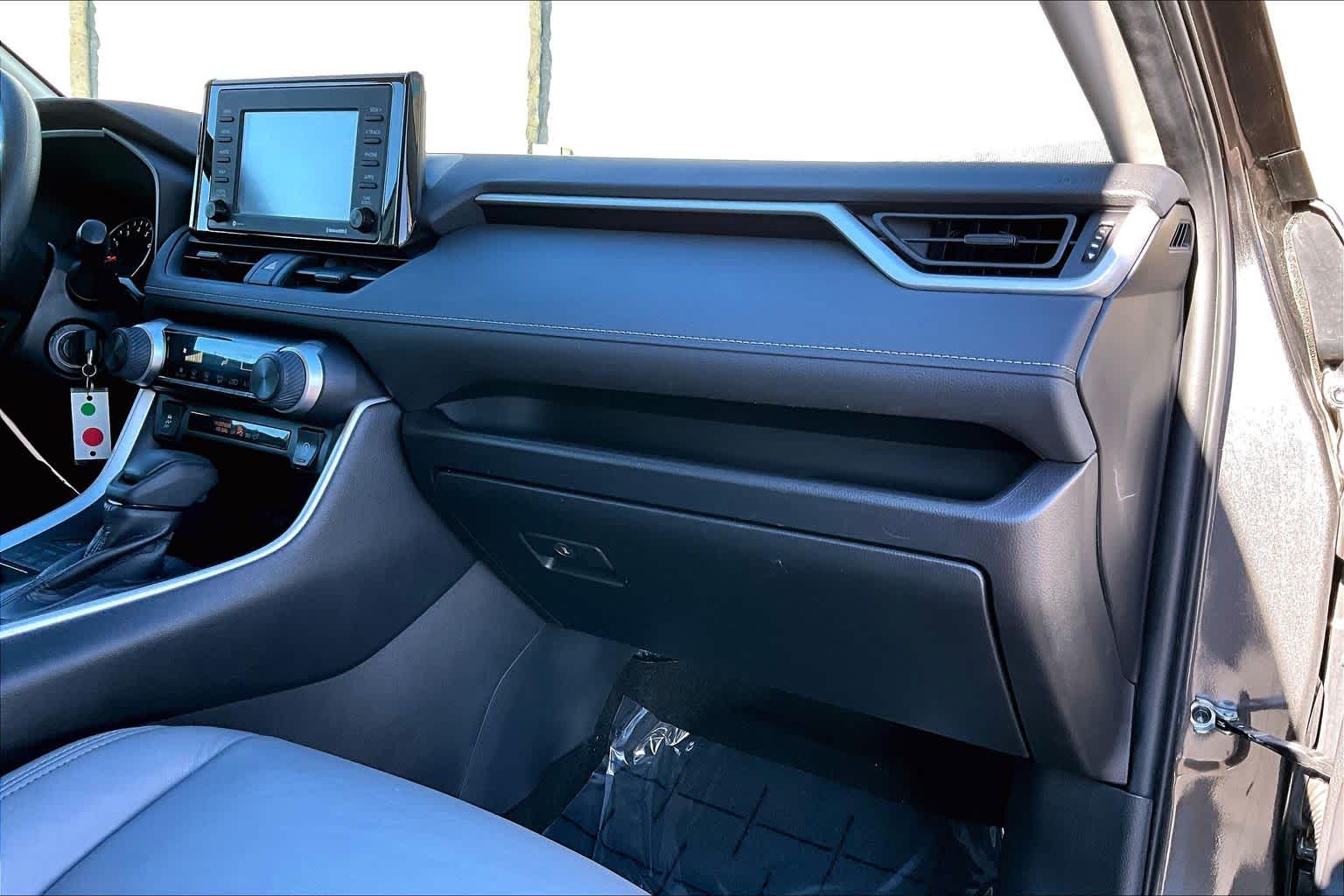 Thumbnail: 2022 Toyota RAV4 - 23