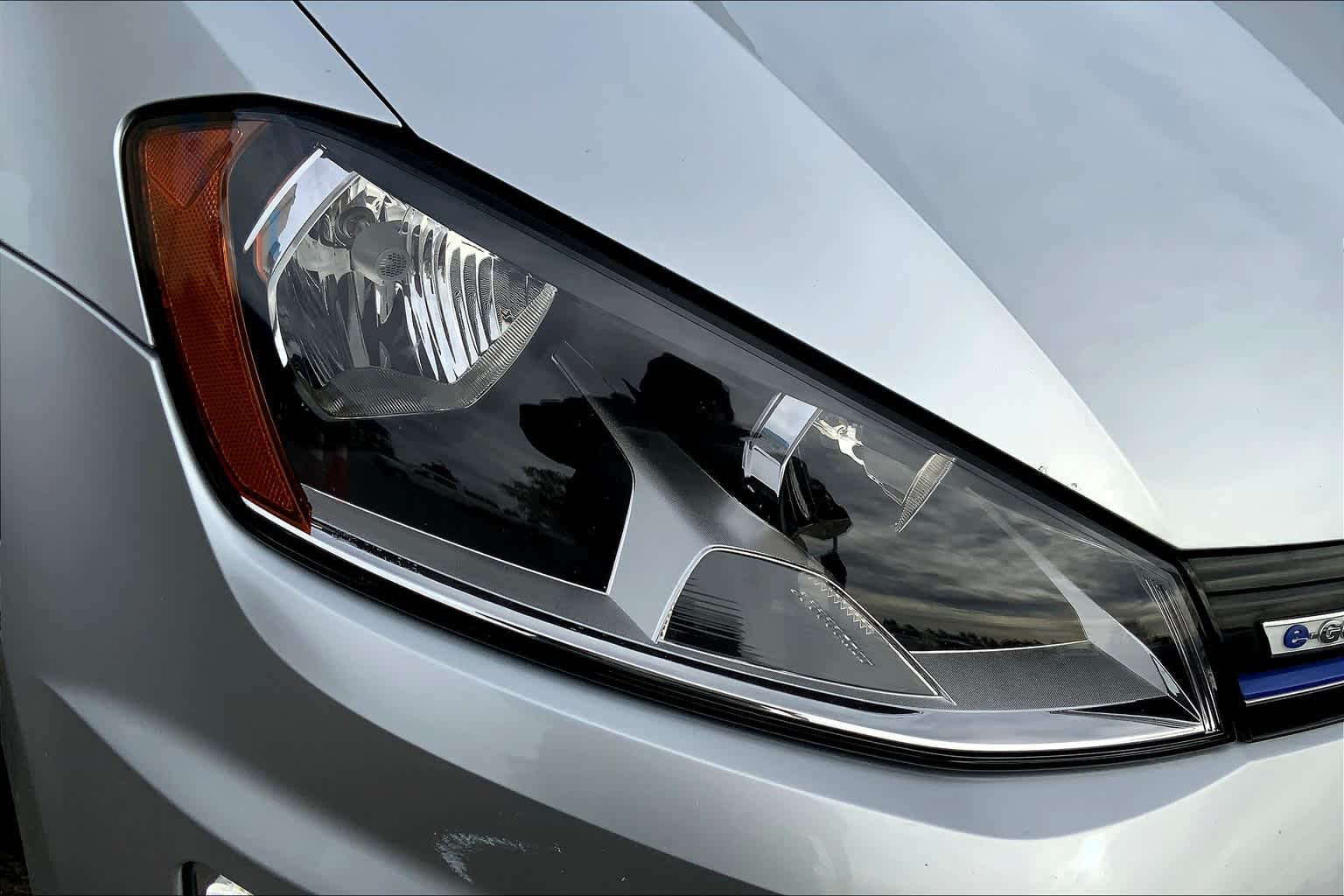 Thumbnail: 2016 Volkswagen e-Golf - 30