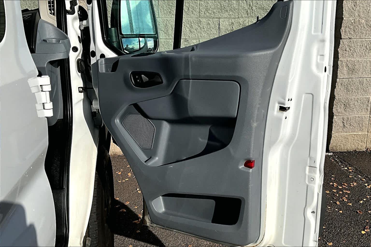 Thumbnail: 2018 Ford Transit Series - 28