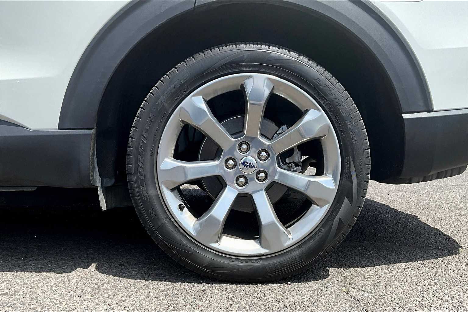 2020 Ford Explorer Platinum 35