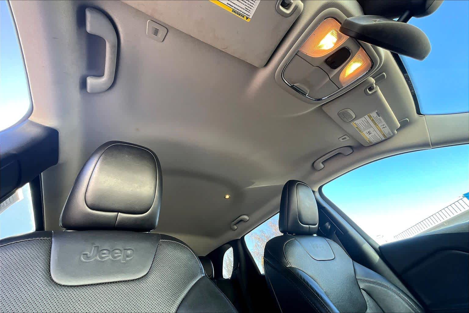 Thumbnail: 2019 Jeep Cherokee - 30