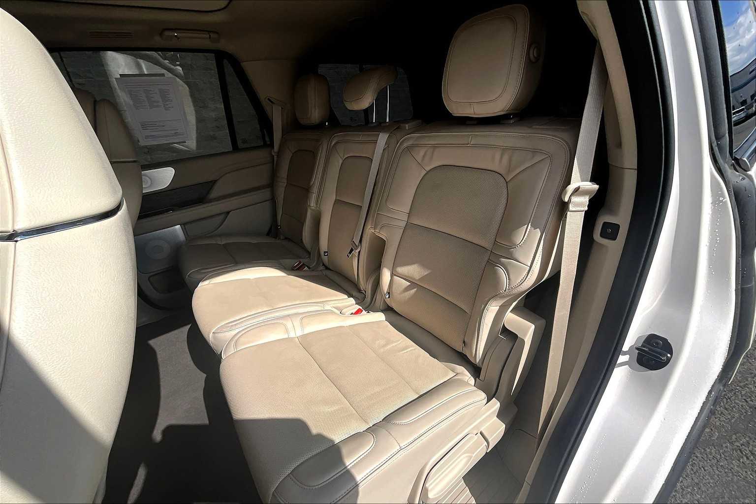 Thumbnail: 2019 Lincoln Navigator - 28