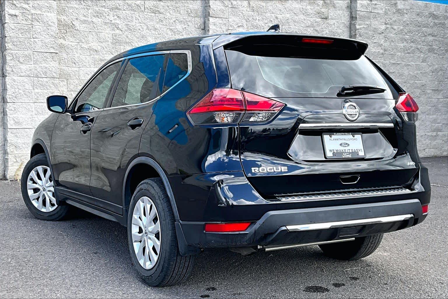 Thumbnail: 2017 Nissan Rogue - 4