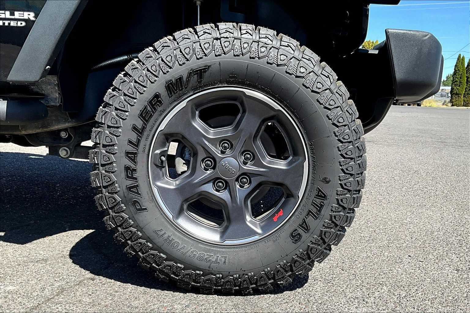 Thumbnail: 2017 Jeep Wrangler - 34