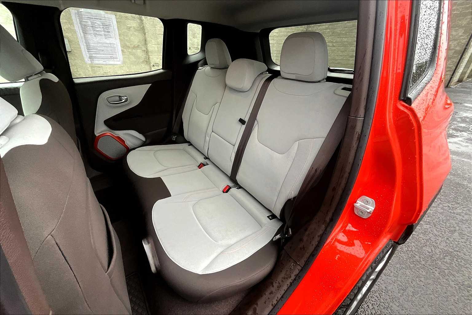 Thumbnail: 2017 Jeep Renegade - 29