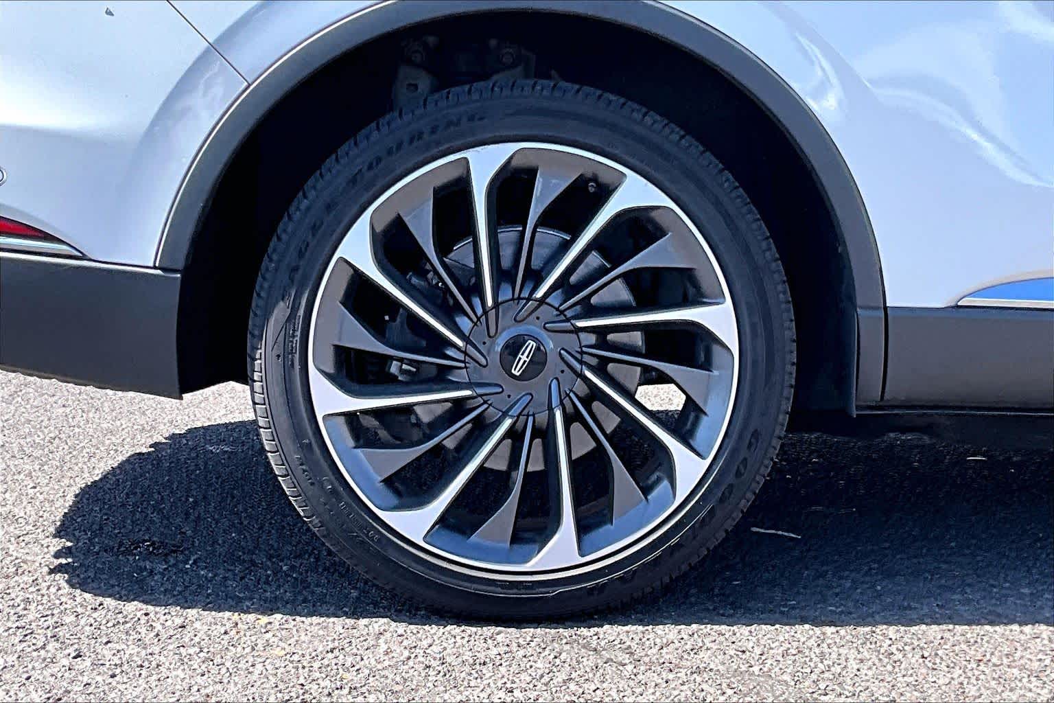 Thumbnail: 2020 Lincoln Aviator - 36