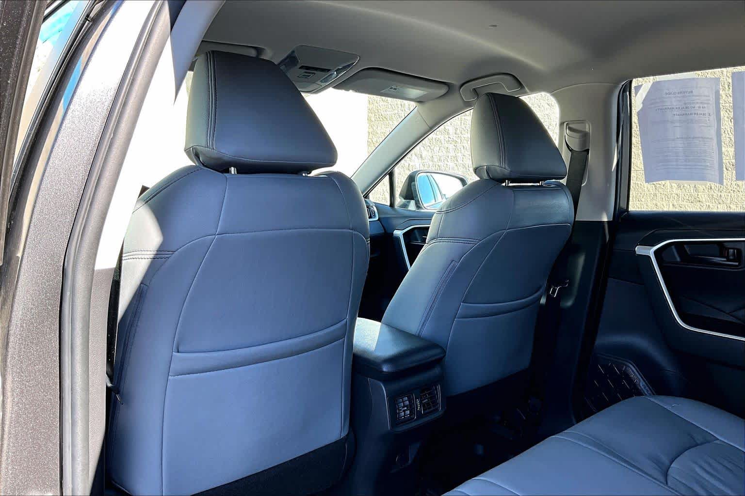 Thumbnail: 2022 Toyota RAV4 - 12